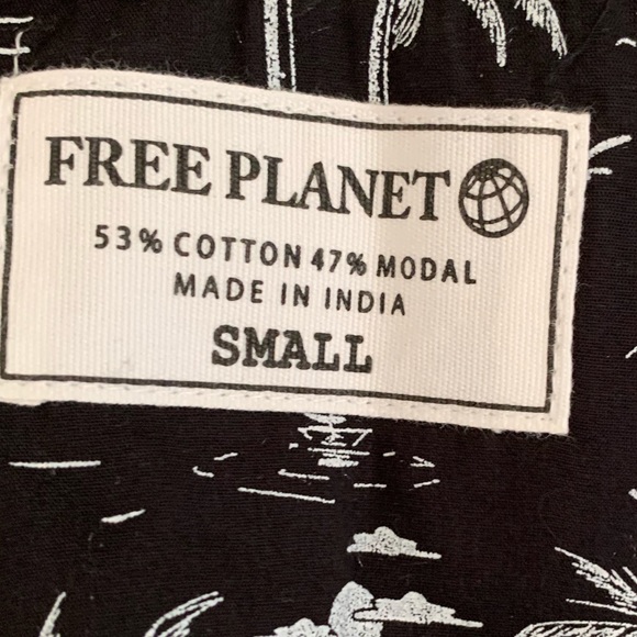 Free Planet Short Sleeve Button Down Black Shirt - Picture 5 of 7